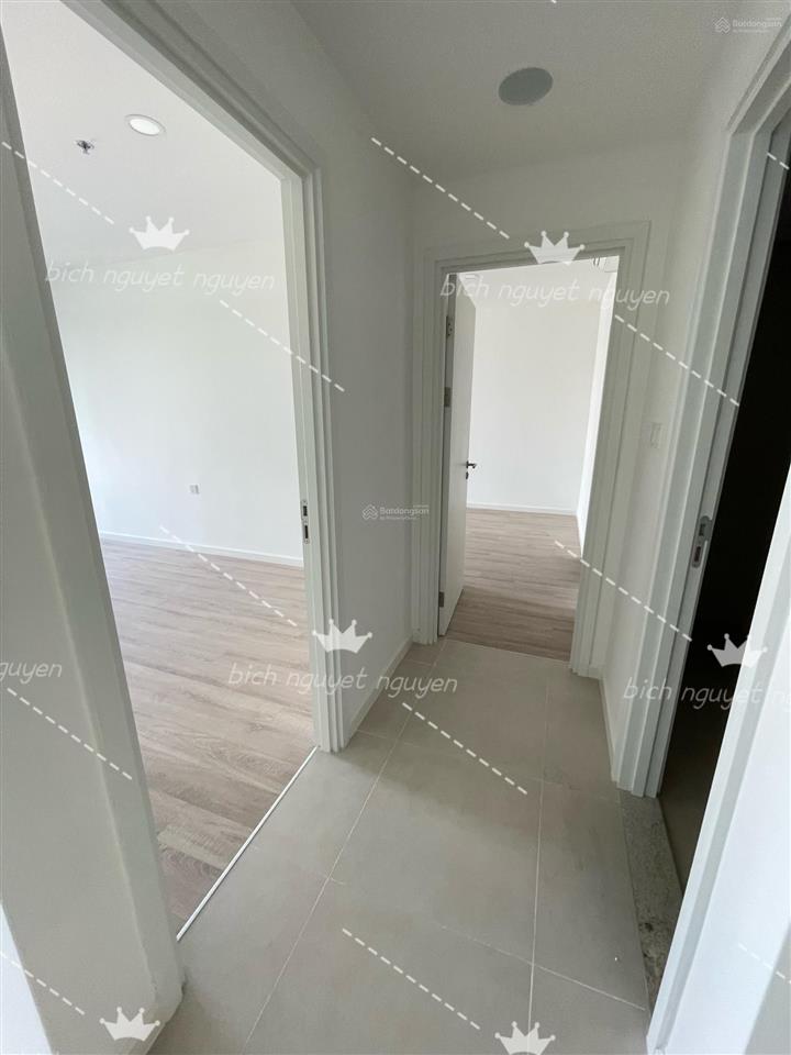 Hot 13tr cho thuê căn 2pn 83m2 full ntcb, tầng trung view hồ bơi siêu mát mẻ