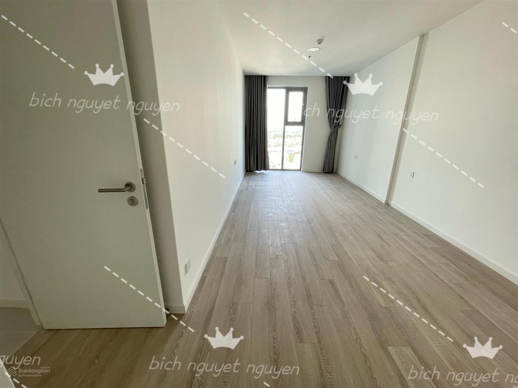 Hot 13tr cho thuê căn 2pn 83m2 full ntcb, tầng trung view hồ bơi siêu mát mẻ