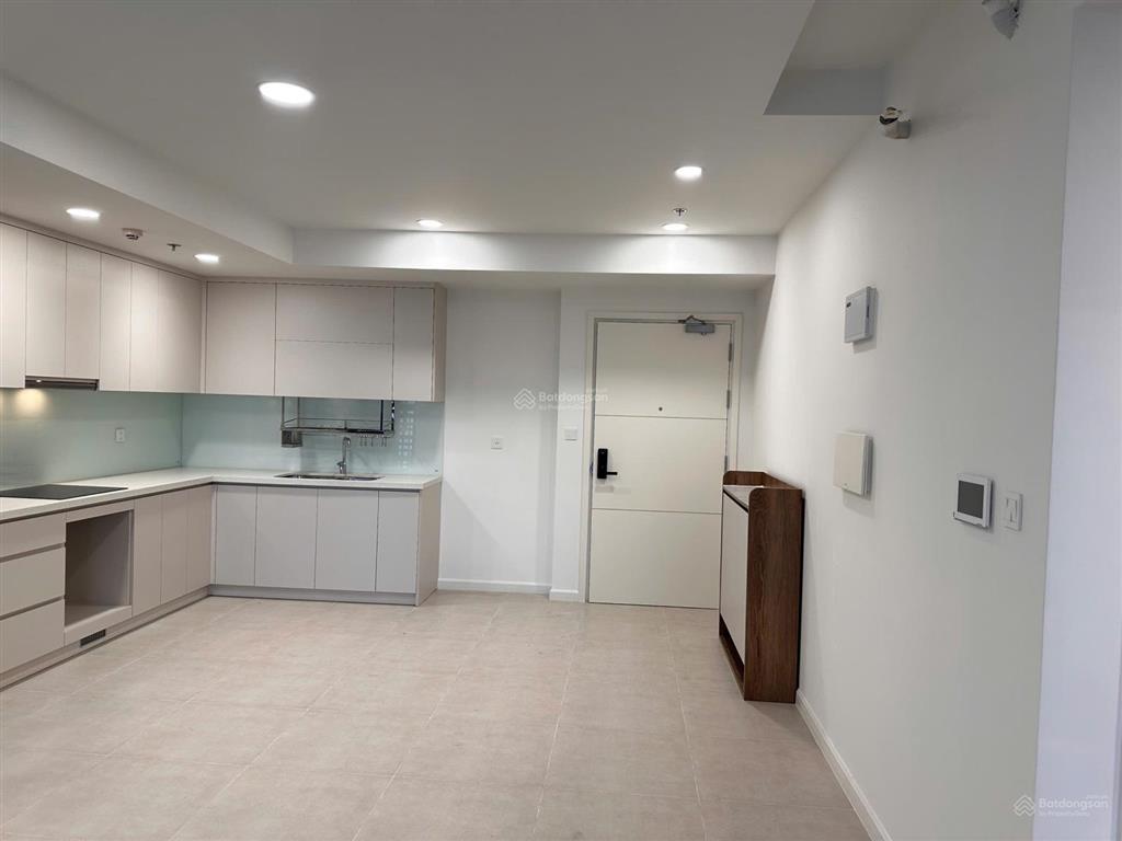 Hot 13tr cho thuê căn 2pn 83m2 full ntcb, tầng trung view hồ bơi siêu mát mẻ