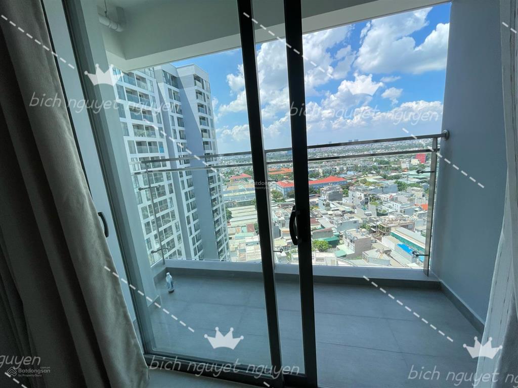 Hot 13tr cho thuê căn 2pn 83m2 full ntcb, tầng trung view hồ bơi siêu mát mẻ