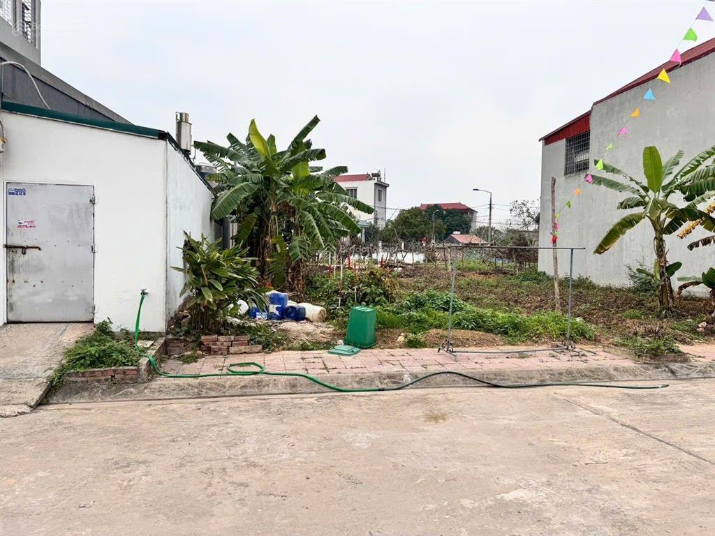 Bán đất ở sổ đỏ trao tay diện tích 99.6m²