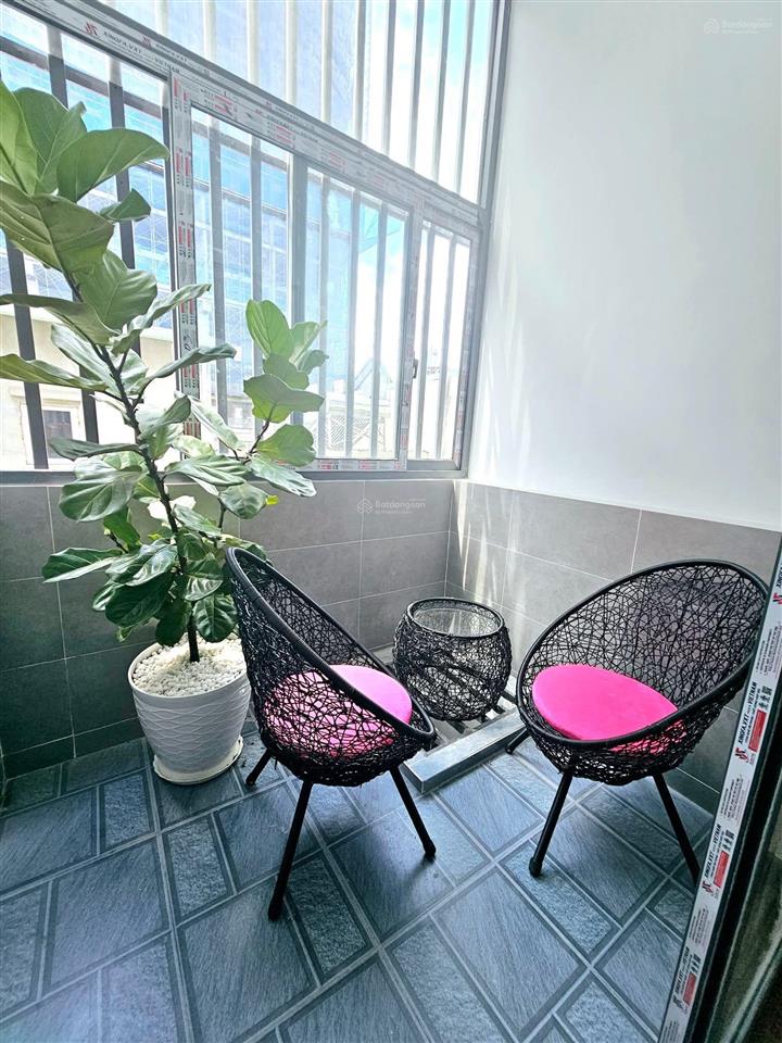 Bán nhà 1 trệt 2 lầu dĩ an bình dương dt 90m2, tc full giá 6 tỷ.  0906 309 ***