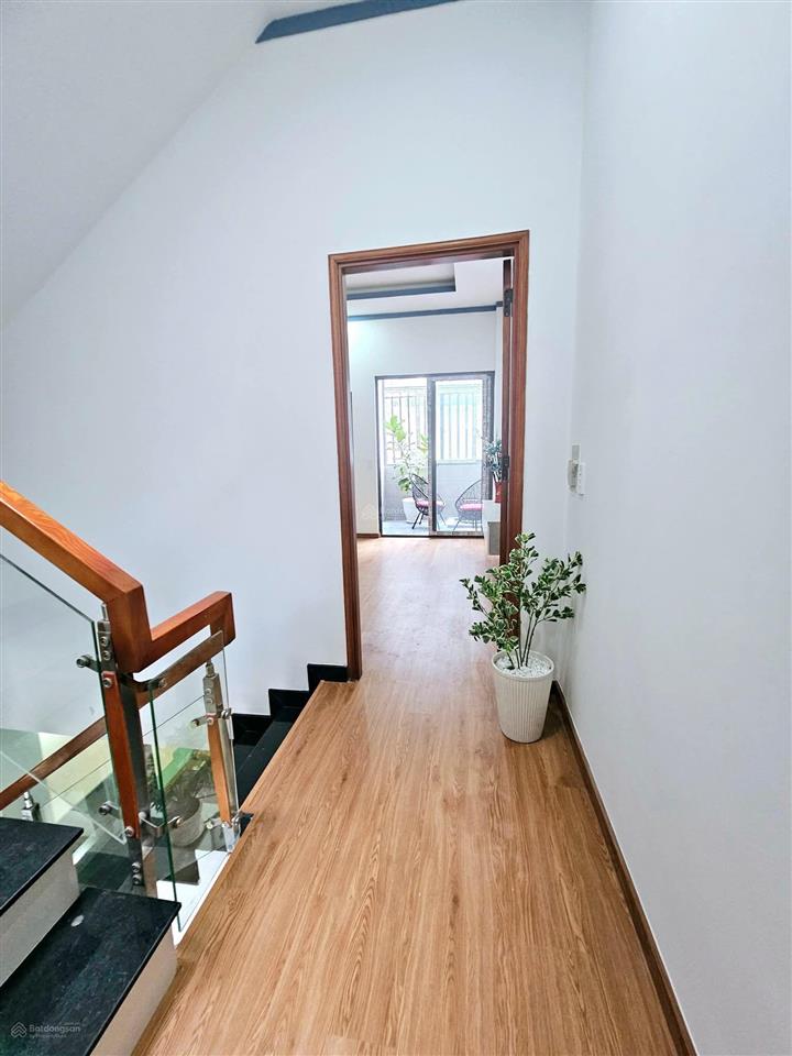 Bán nhà 1 trệt 2 lầu dĩ an bình dương dt 90m2, tc full giá 6 tỷ.  0906 309 ***