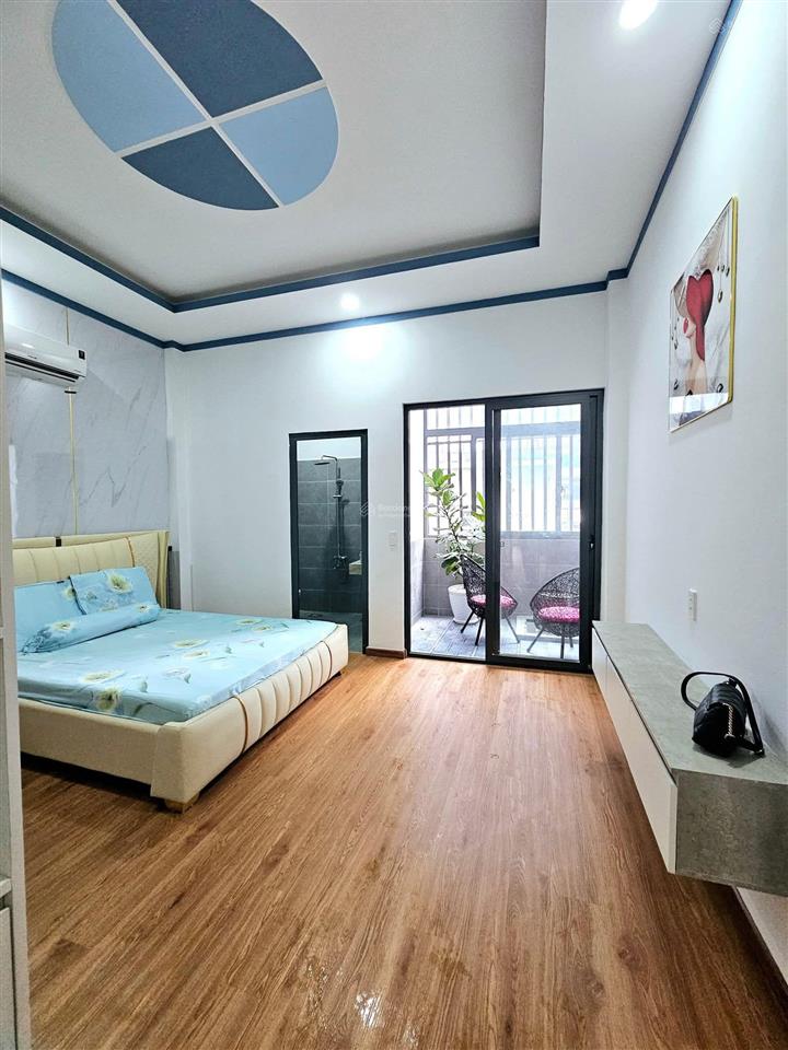 Bán nhà 1 trệt 2 lầu dĩ an bình dương dt 90m2, tc full giá 6 tỷ.  0906 309 ***