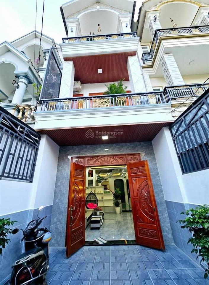 Bán nhà 1 trệt 2 lầu dĩ an bình dương dt 90m2, tc full giá 6 tỷ.  0906 309 ***