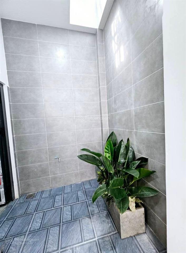 Bán nhà 1 trệt 2 lầu dĩ an bình dương dt 90m2, tc full giá 6 tỷ.  0906 309 ***