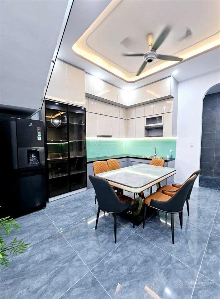 Bán nhà 1 trệt 2 lầu dĩ an bình dương dt 90m2, tc full giá 6 tỷ.  0906 309 ***