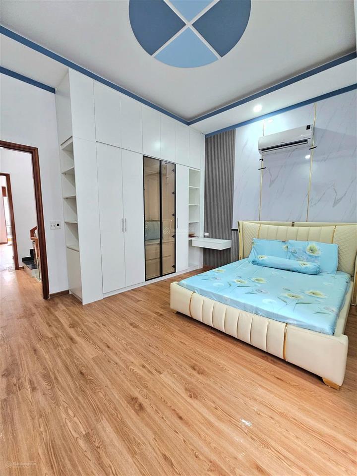 Bán nhà 1 trệt 2 lầu dĩ an bình dương dt 90m2, tc full giá 6 tỷ.  0906 309 ***