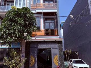 Bán nhà trệt 2 lầu dt 60m ngang 4 tc 100% gần trung tâm y tế dĩ an giá 5ty5  0906 309 ***gc