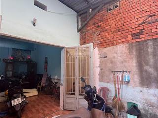 Ban can nha ngay chợ xóm nghèo dt 52m duong 2.5m nha 2 p.ngủ giá 2tỷ 250 sân xe rông  0906 309 ***