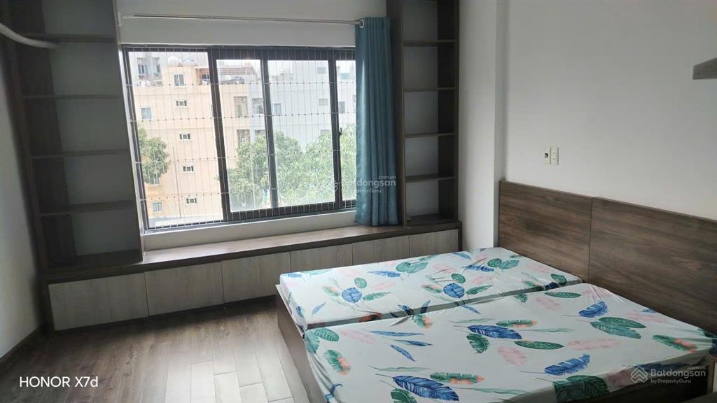 Cho thuê nhà nguyên căn phạm văn đồng. 35m2 x 6 tầng. ô tô tránh nhau trước nhà.