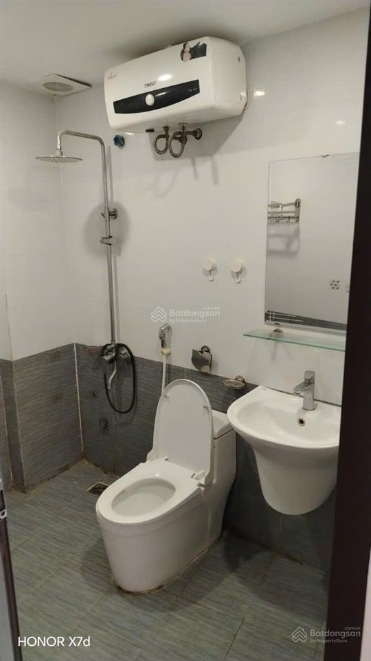 Cho thuê nhà nguyên căn phạm văn đồng. 35m2 x 6 tầng. ô tô tránh nhau trước nhà.