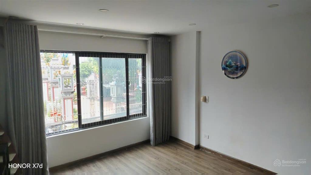 Cho thuê nhà nguyên căn phạm văn đồng. 35m2 x 6 tầng. ô tô tránh nhau trước nhà.