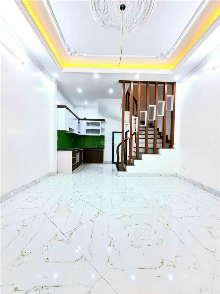 Cho thuê nhà nguyên căn trần cung. 60m² x 3 tầng. 5pn. giá 13 tr/th.  0969 760 ***