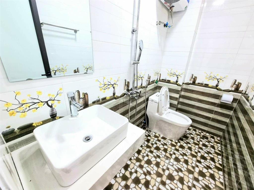 Cho thuê nhà nguyên căn trần cung. 60m² x 3 tầng. 5pn. giá 13 tr/th.  0969 760 ***