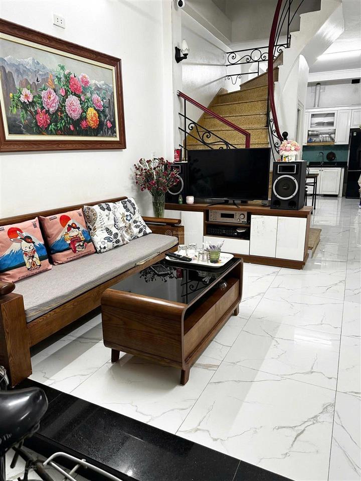 Cho thuê nhà riêng trần cung. 40m2 x 4 tầng. 4pn. giá 10 tr/th. vào ở ngay