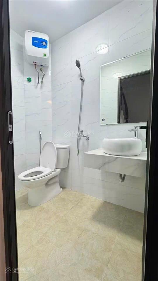 Cho thuê nhà nguyên căn tây hồ. 40m2 x 5 tầng. vào ở ngay.
