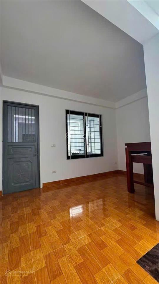 Cho thuê nhà nguyên căn tây hồ. 40m2 x 5 tầng. vào ở ngay.