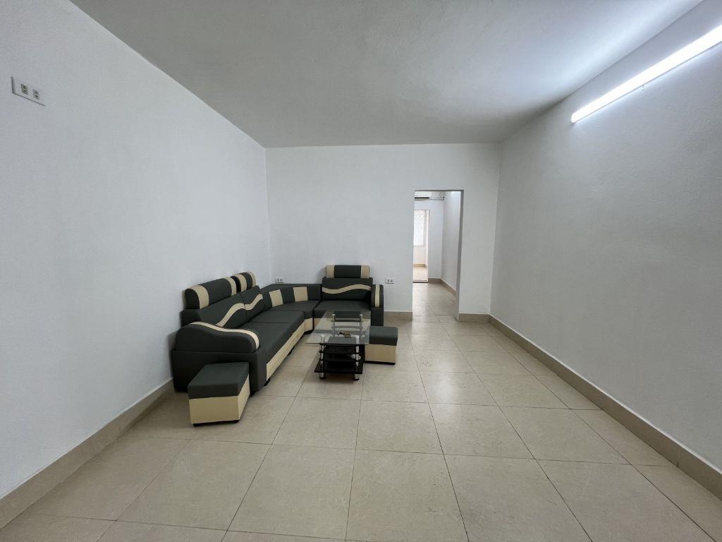 Bán căn hộ tập thể đường Hoàng Đạo Thành, Thanh Xuân, ô tô tránh đỗ chân cầu thang