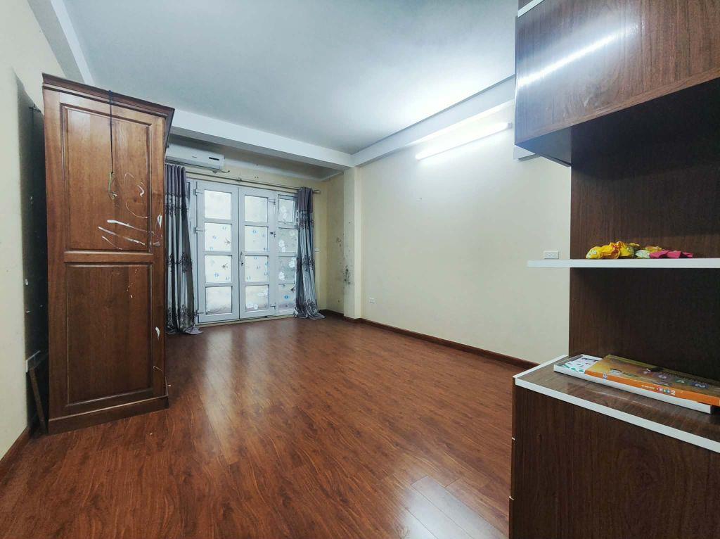 CHO THUÊ NHÀ ĐƯỜNG HOÀNG HOA THÁM, VĂN CAO, BA ĐÌNH, NHÀ ĐẸP, SÂN RỘNG