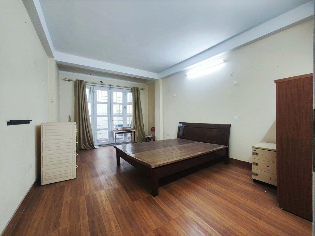 CHO THUÊ NHÀ ĐƯỜNG HOÀNG HOA THÁM, VĂN CAO, BA ĐÌNH, NHÀ ĐẸP, SÂN RỘNG