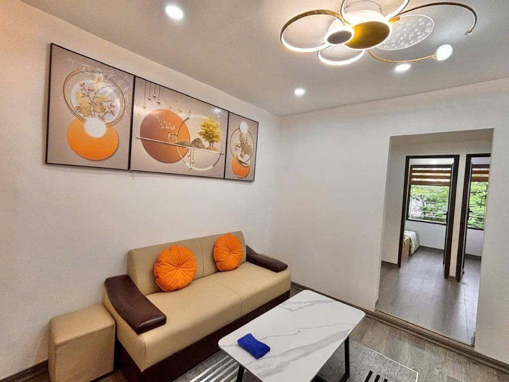 Bán căn hộ tập thể Vình Hồ,Thái Thịnh, Đống Đa, căn góc nhà đẹp như chung cư, ô tô đỗ