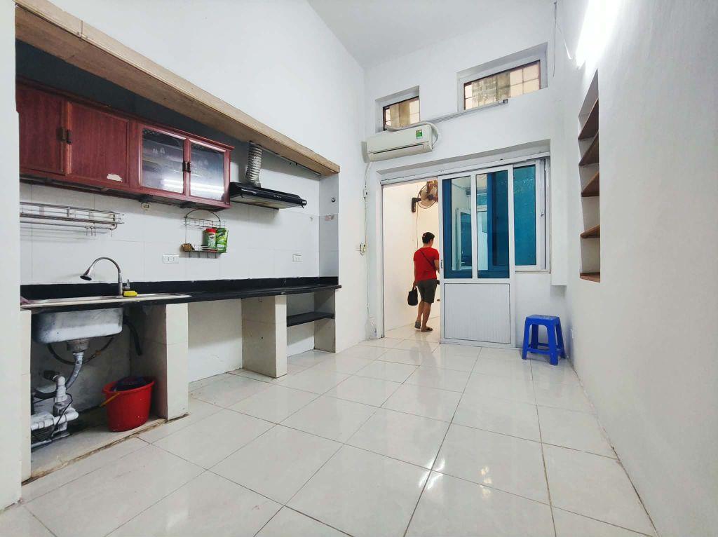 CHO THUÊ NHÀ RIÊNG PHỐ LÁNG HẠ, ĐỐNG ĐA, Ô TÔ ĐỖ CỬA, GẦN PHỐ - 8 TRIỆU