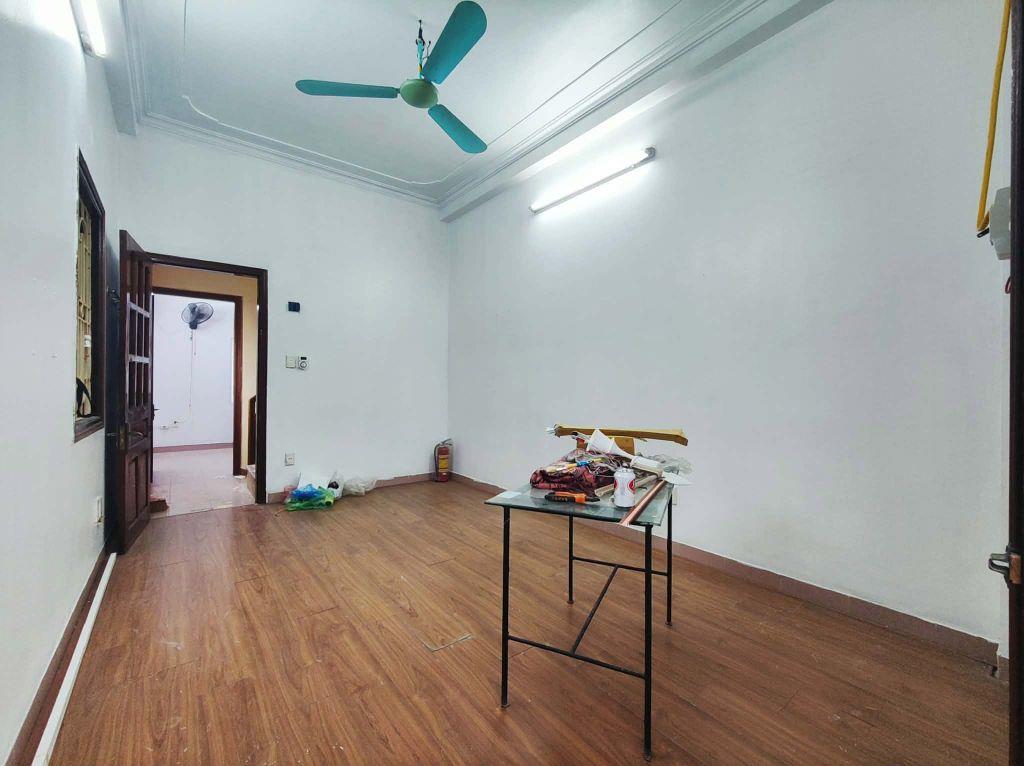 CHO THUÊ NHÀ NGÕ 279 PHỐ  ĐỘI CẤN, BA ĐÌNH, NGÕ RỘNG, 5 NGỦ - 11TR