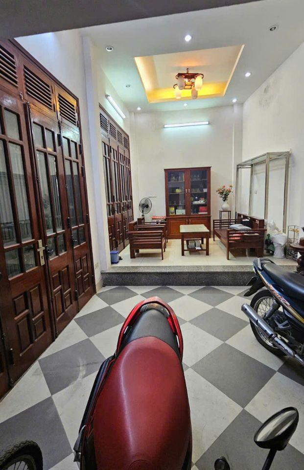 CHO THUÊ NHÀ NGUYÊN CĂN PHỐ GIẢNG VÕ, BA ĐÌNH, NHÀ ĐẸP 5 NGỦ