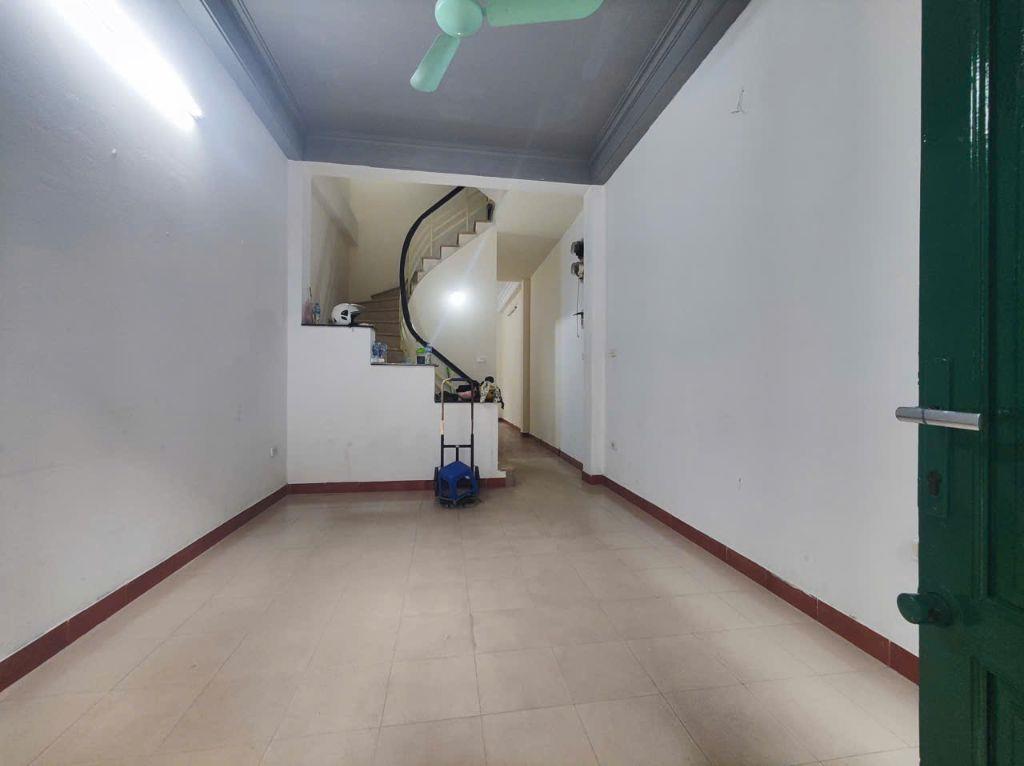 CHO THUÊ NHÀ NGUYÊN CĂN ĐƯỜNG NGUYÊN HỒNG, BA ĐÌNH, Ô TÔ TRÁNH, Ở, VP, SPA