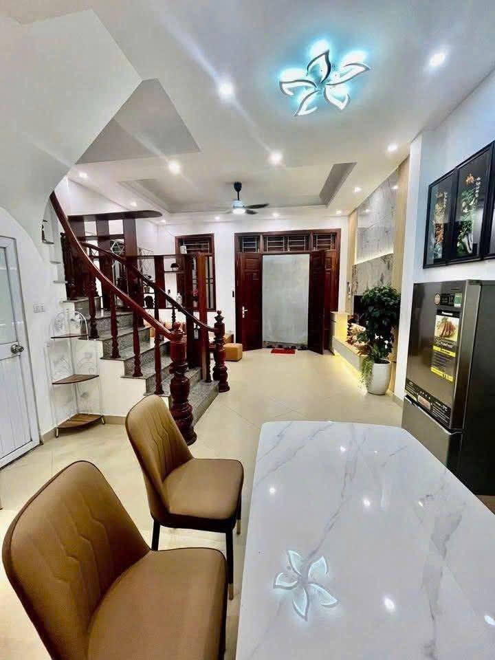CHO THUÊ NHÀ NGUYÊN CĂN PHỐ TRẦN ĐẠI NGHĨA, HAI BÀ TRƯNG, NHÀ ĐẸP Ở LUÔN