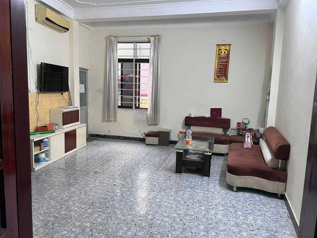 CHO THUÊ NHÀ NGUYÊN CĂN NGÕ 211 KHƯƠNG TRUNG, THANH XUÂN, 5 TẦNG Ở LUÔN