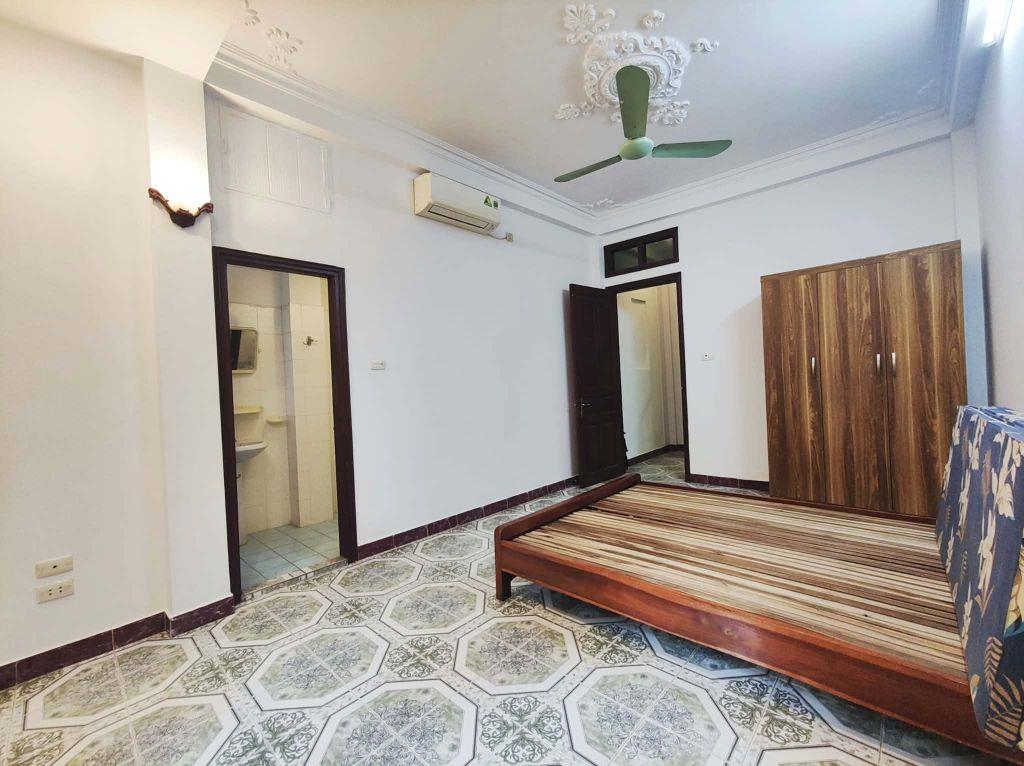 CHO THUÊ NHÀ GẦN 173 HOÀNG HOA THÁM, BA ĐÌNH, FULL ĐỒ, GẦN PHỐ, SÂN RỘNG TRƯỚC NHÀ 