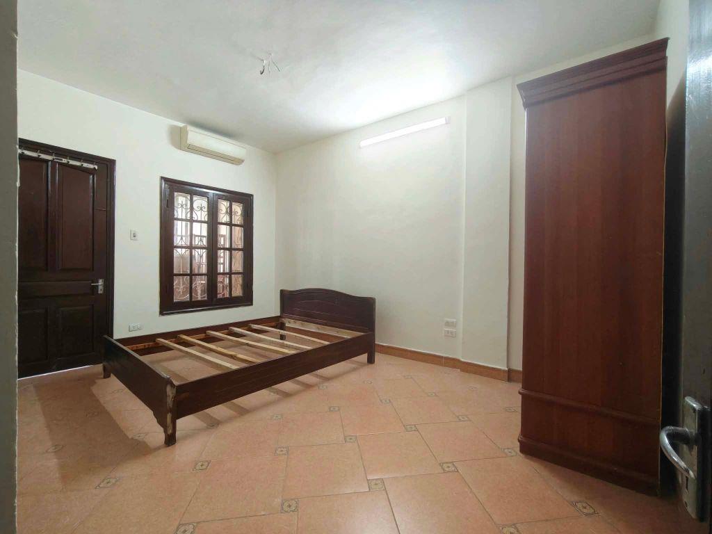 TẬP THỂ HOÀNG NGỌC PHÁCH, ĐỐNG ĐA, Ô TÔ ĐỖ, SÂN RỘNG, SẴN NỘI THẤT, 3 THOÁNG