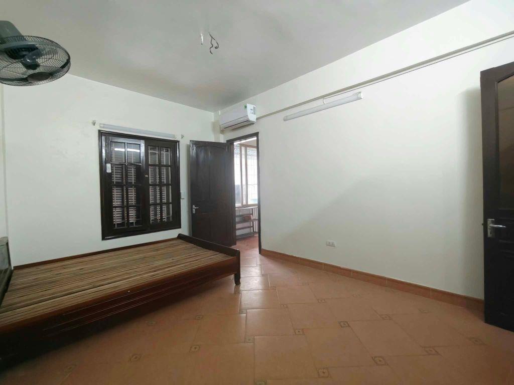 TẬP THỂ HOÀNG NGỌC PHÁCH, ĐỐNG ĐA, Ô TÔ ĐỖ, SÂN RỘNG, SẴN NỘI THẤT, 3 THOÁNG