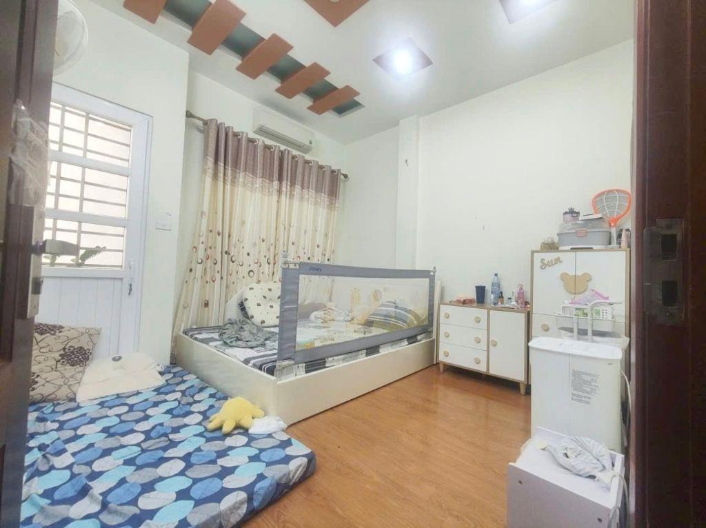 CHO THUÊ NHÀ NGUYÊN CĂN PHỐ QUAN HOA, CẦU GIẤY, SẴN NỘI THẤT, GẦN PHỐ