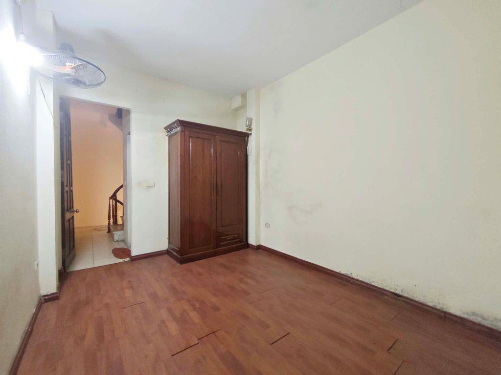 CHO THUÊ NHÀ GẦN 639 HOÀNG HOA THÁM, BA ĐÌNH, MẶT NGÕ BA GÁC TRÁNH