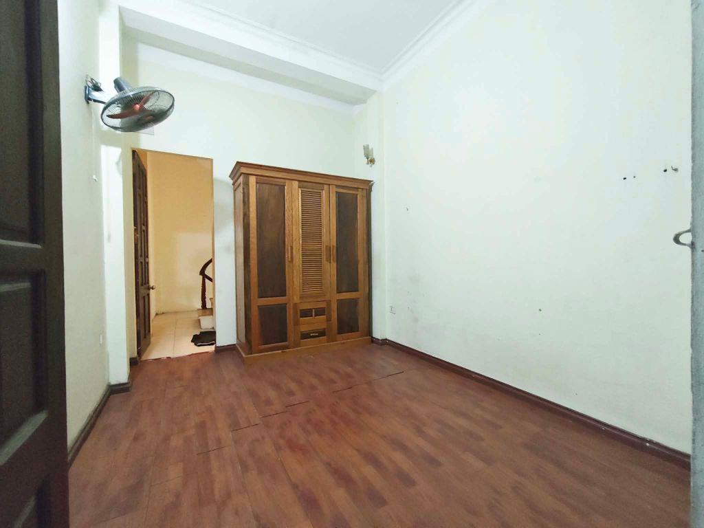 CHO THUÊ NHÀ GẦN 639 HOÀNG HOA THÁM, BA ĐÌNH, MẶT NGÕ BA GÁC TRÁNH