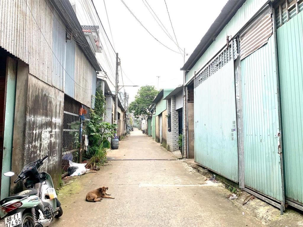 Đất bán tại hẻm lê ngô cát, gần nhà thờ vinh đức, diện tích 71.4m2, giá 1 tỷ 300.  0934 828 ***