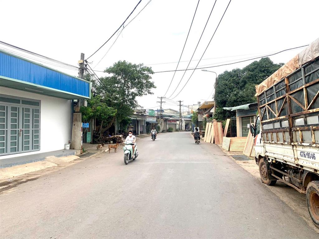 Đất bán tại hẻm lê ngô cát, gần nhà thờ vinh đức, diện tích 71.4m2, giá 1 tỷ 250.  0934 828 ***