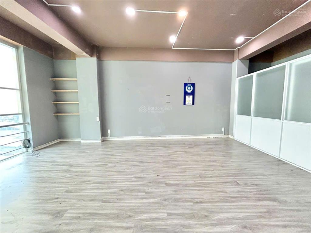 Văn phòng 45m2 ngay mặt tiền đường bùi đình túy