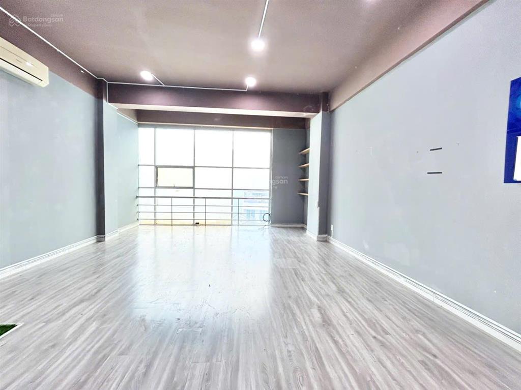 Văn phòng 45m2 ngay mặt tiền đường bùi đình túy