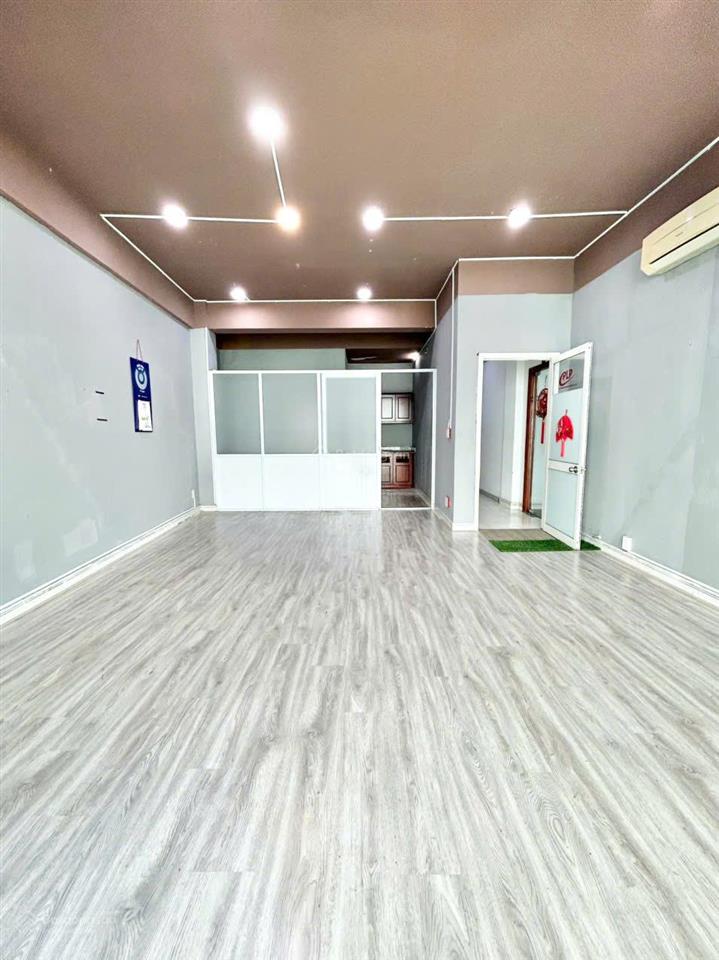 Văn phòng 45m2 ngay mặt tiền đường bùi đình túy