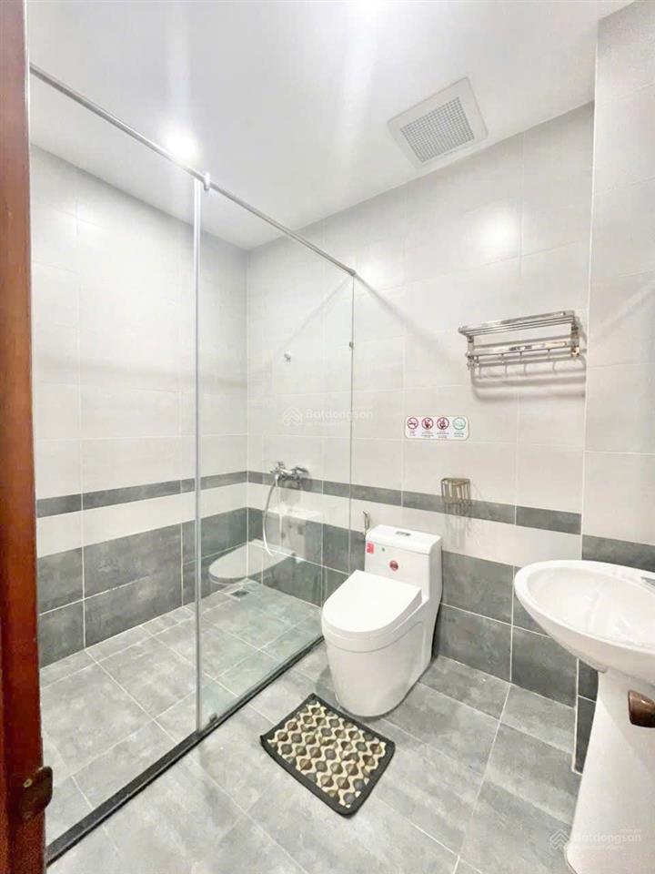 Văn phòng 100m2 ngay đào duy anh phú nhuận