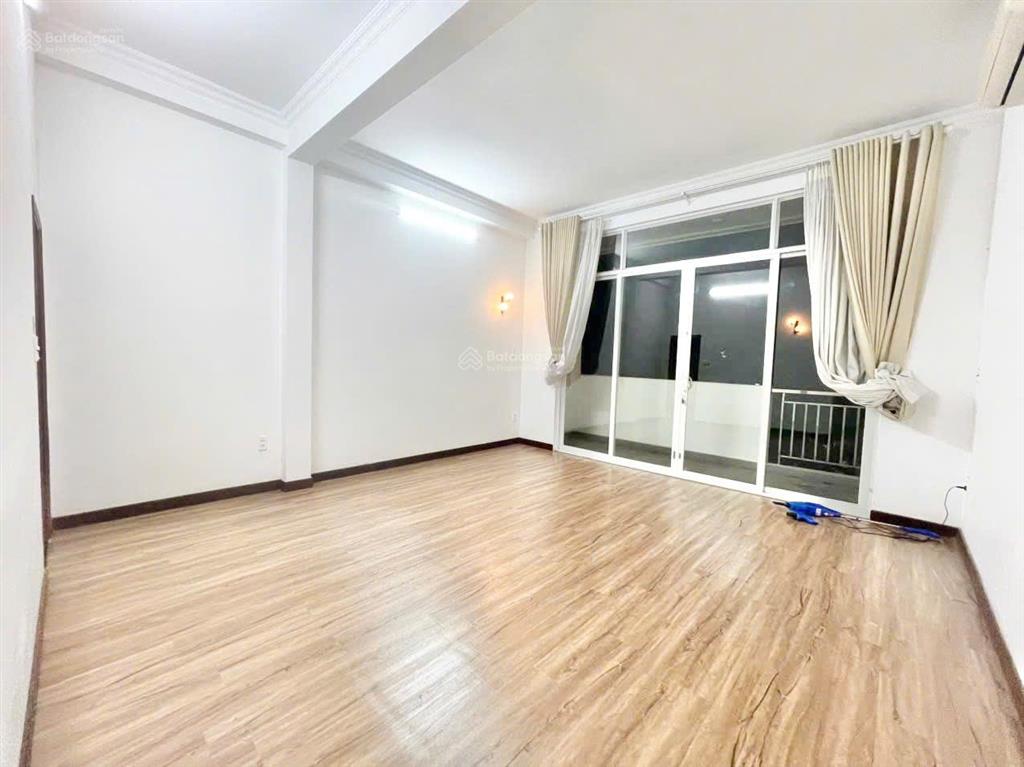 Văn phòng 100m2 ngay đào duy anh phú nhuận