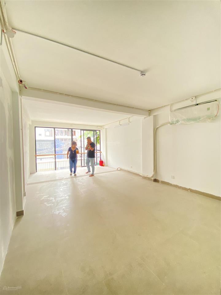 Văn phòng 35m2 view kính đẹp bùi đình túy
