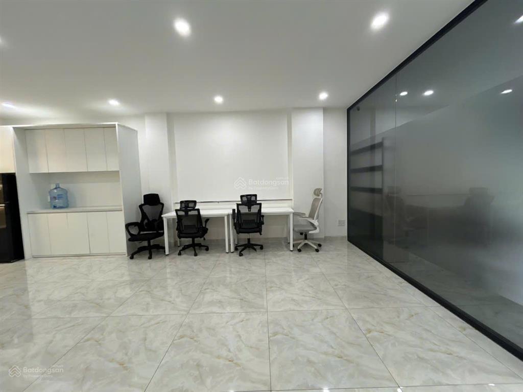 Văn phòng 80m2 đẹp mặt tiền ngay quận 2