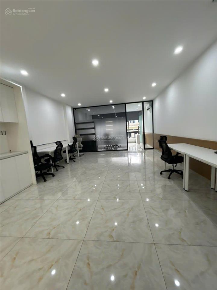 Văn phòng 80m2 đẹp mặt tiền ngay quận 2