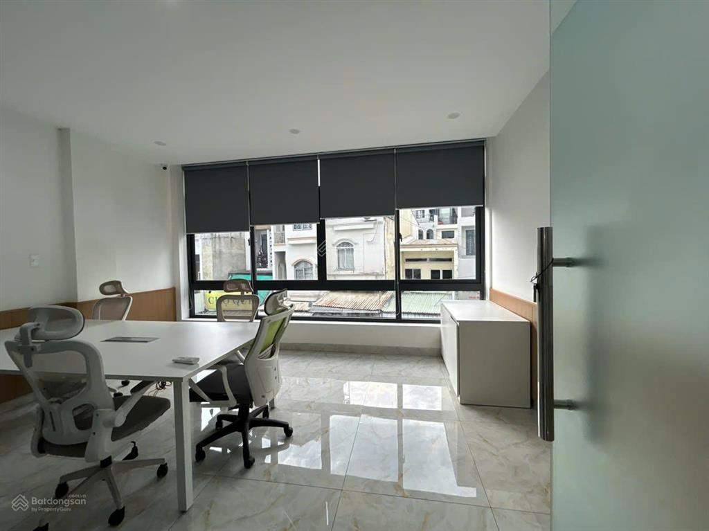 Văn phòng 80m2 đẹp mặt tiền ngay quận 2