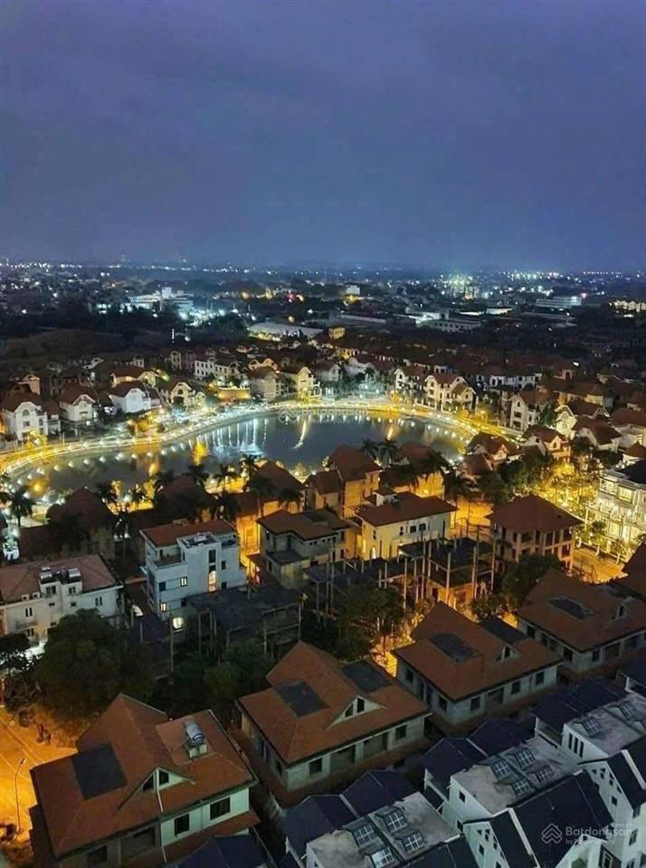Bán cắt lỗ sâu căn hộ 2 ngủ toà gemek 2 lê trọng tấn